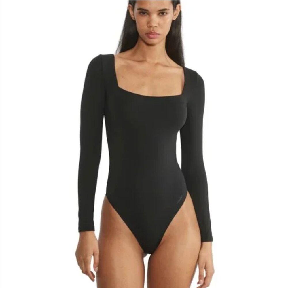 Aritzia Babaton Contour Square Neck Long Sleeve Bodysuit‎ Black XL